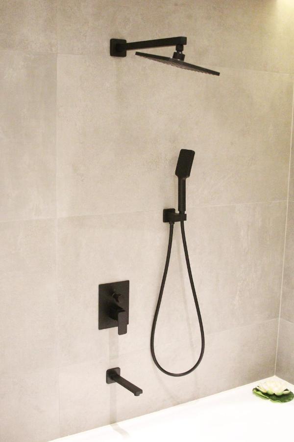 אתונה K58 Luxury Apartment Monastiraki Metro Station Acropolis Jacuzzi מראה חיצוני תמונה