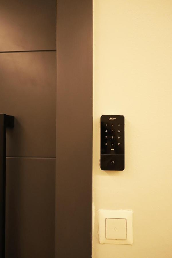 אתונה K58 Luxury Apartment Monastiraki Metro Station Acropolis Jacuzzi מראה חיצוני תמונה